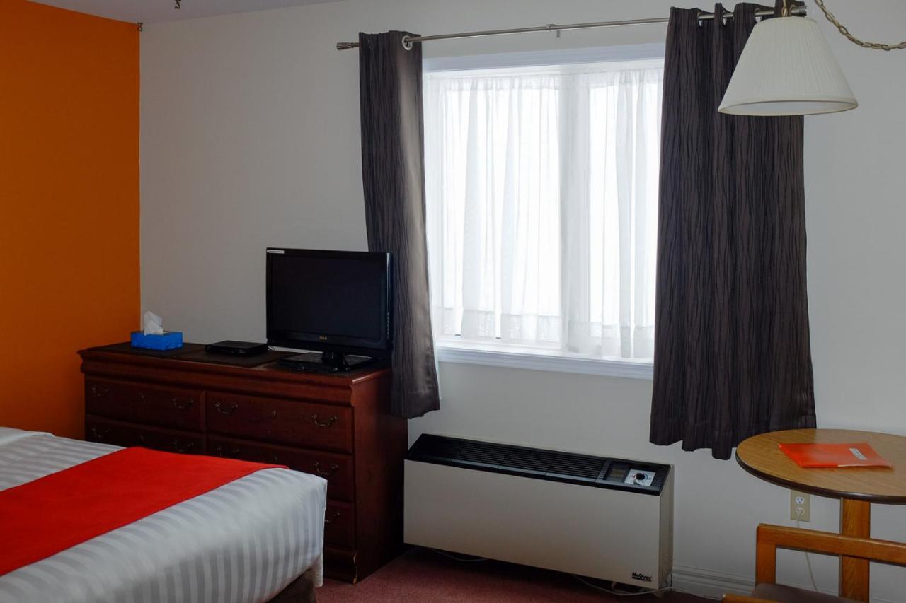 Hotel Robin Hood Гранд Фолс-Уиндзор Экстерьер фото